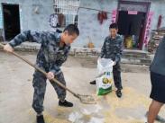 幫助當?shù)剞r(nóng)戶收麥子
